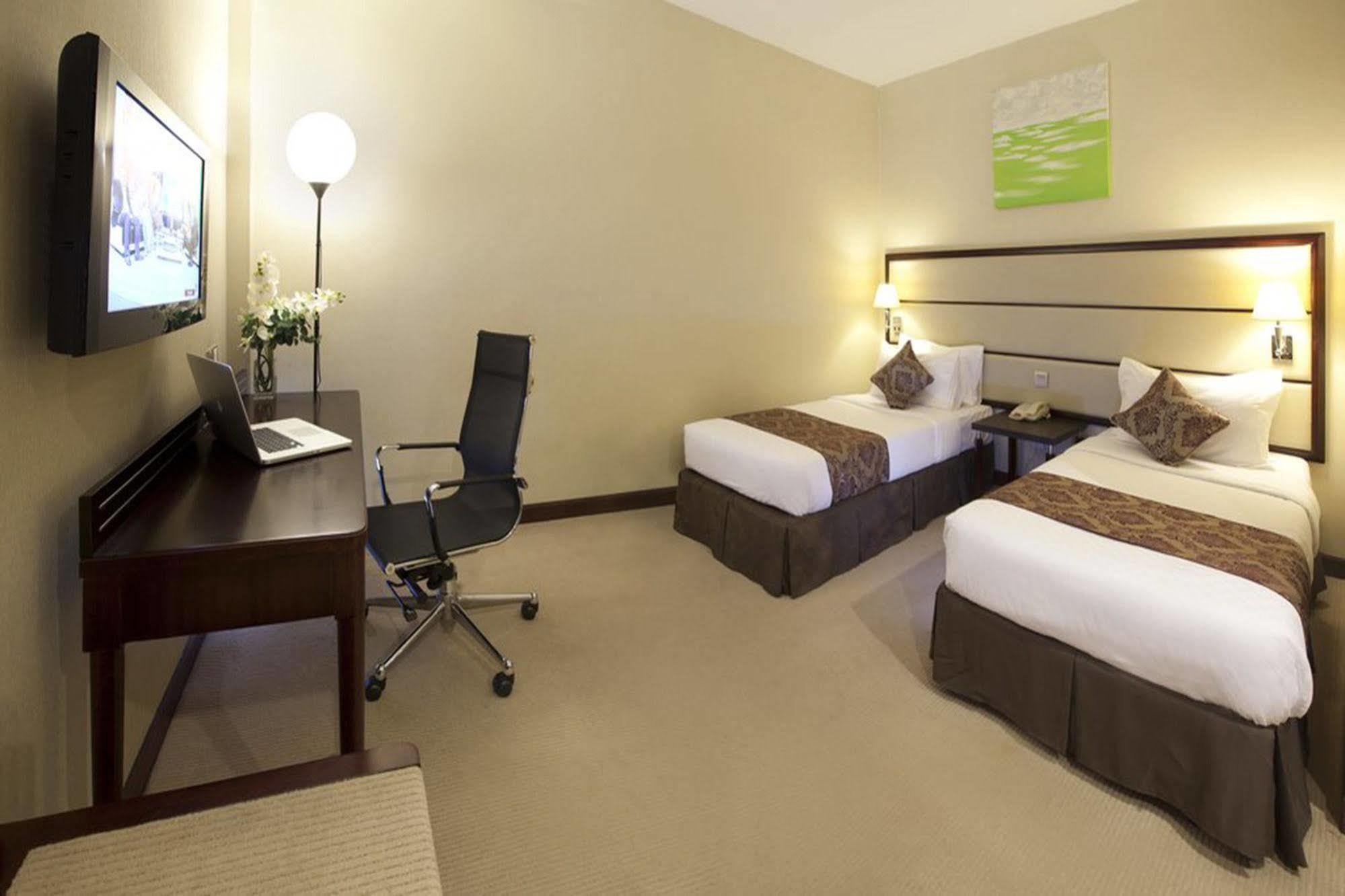 Hotel Silka Johor Bahru Esterno foto