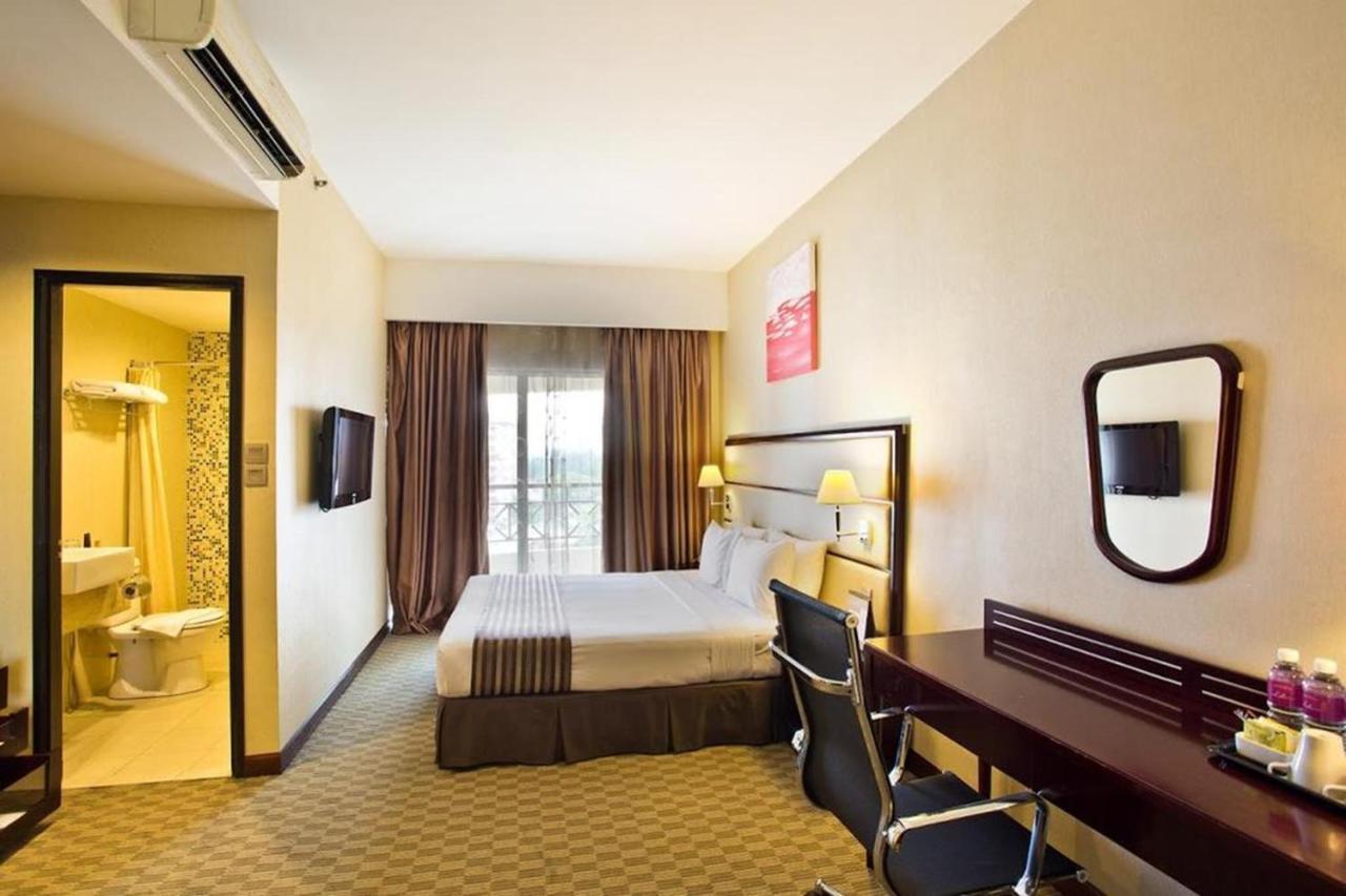 Hotel Silka Johor Bahru Esterno foto